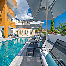 Lupia Suites 